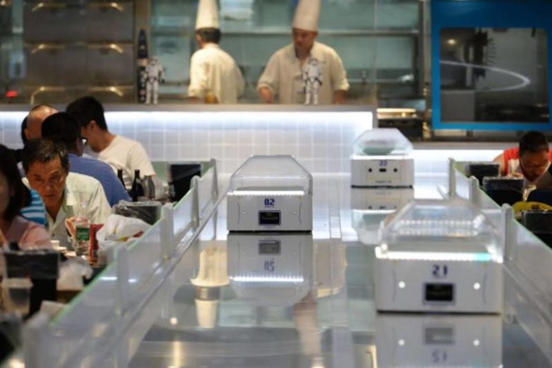 Robots in restaurants in China