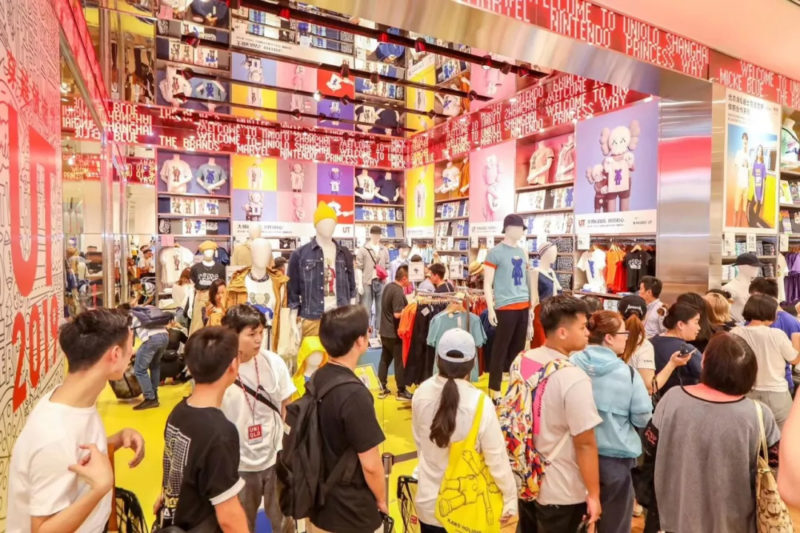 FOMO marketing in China by Uniqlo and KAWS