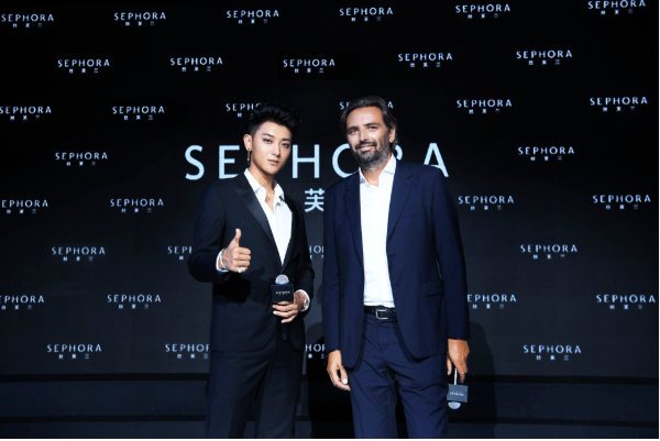 Z.Tao poses with Benjamin Vuchot, Sephora President in Asia 