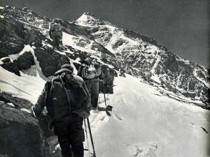 Chinese team on Everest in 1960 climbing in China