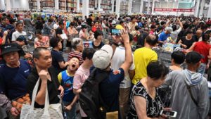 daxue-consulting-costco-china-crowds