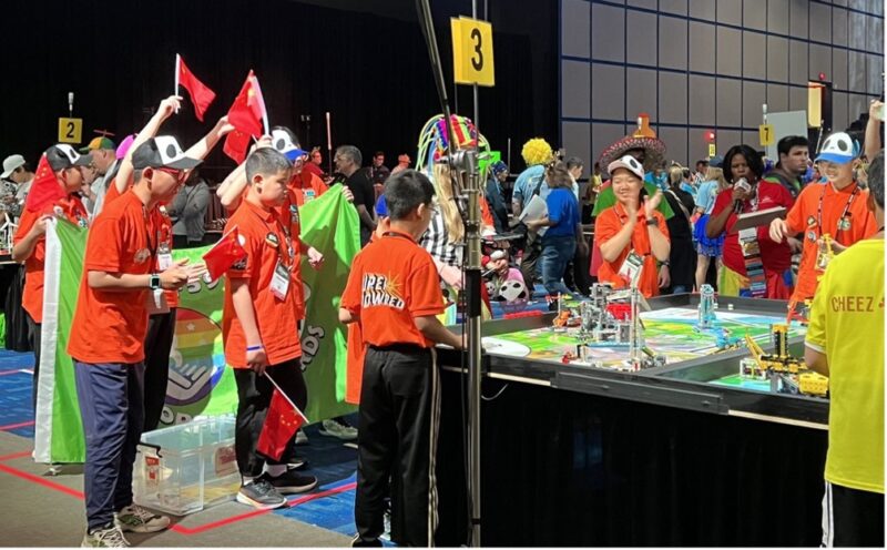  A Chinese team of middle-school students won an award at the FIRST LEGO LEAGUE (FLL) World Festival 