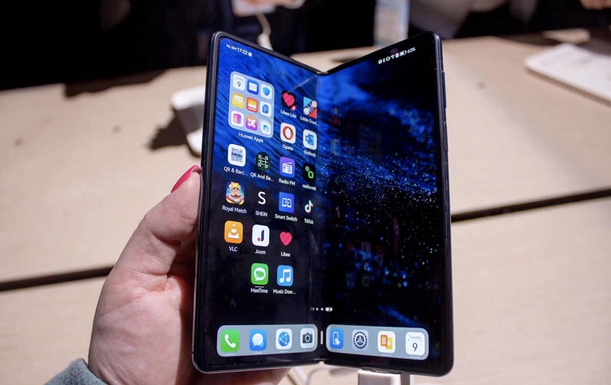 Huawei Mate X3, the first innovative foldable smartphone