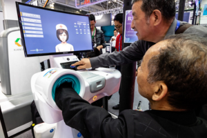 Chinese elderly individuals experience AI-powered medical devices